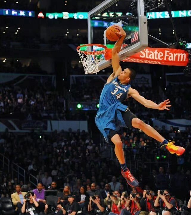 nba2k15怎么扣篮手机版nba2k15怎怎么样击地传球-第1张图片-太平洋在线下载